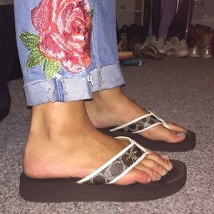 CUTE COMFORTABLE COACH FLIP FLOPS